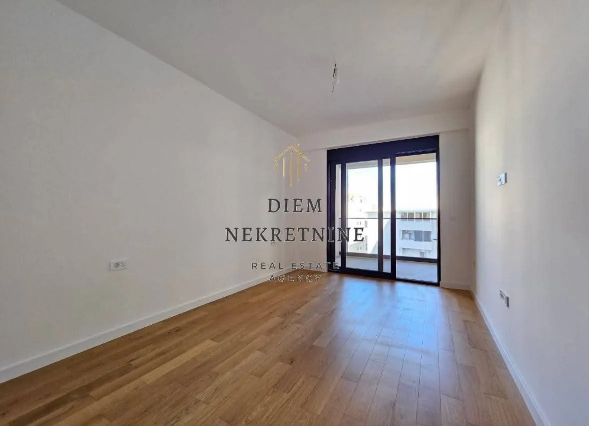 Prodaja, jednosoban stan, 62m², Centar, Bar