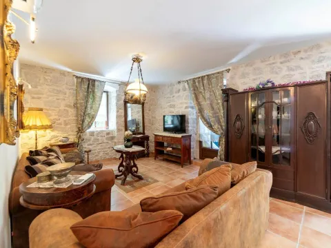 Prodaja, trosoban stan, 112m², Kotor, Crna Gora - image 7