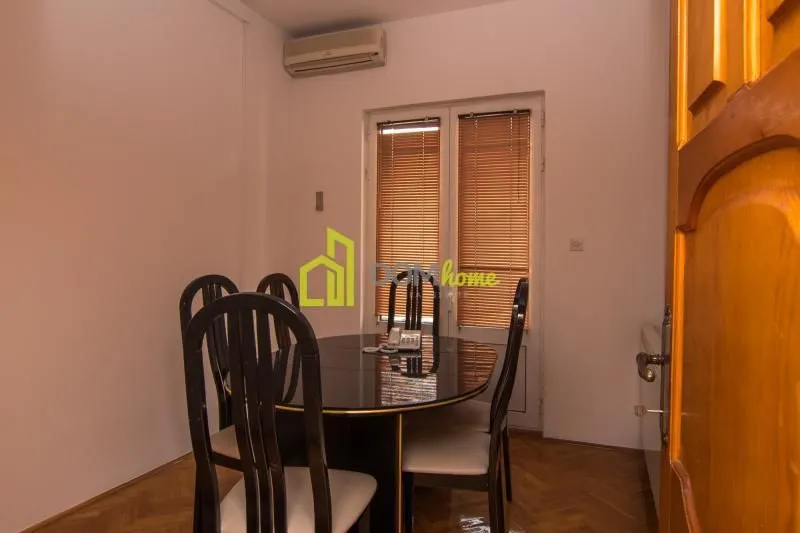 Izdavanje, kuća, 400m², Momišići, Podgorica