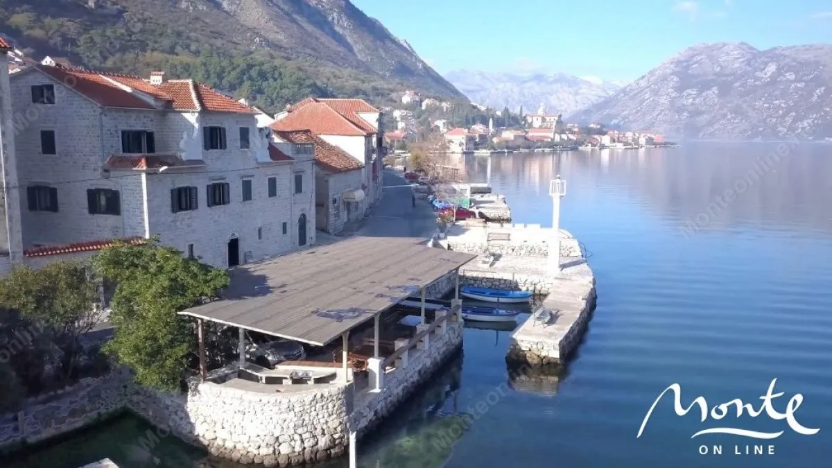 Prodaja, kuća, 330m², Prčanj, Kotor