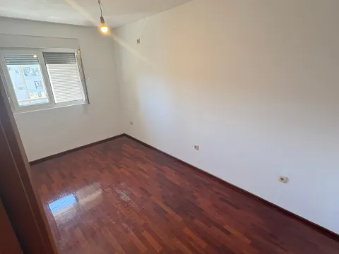 Izdavanje, jednosoban stan, 43m², Stari Aerodrom, Podgorica - image 4