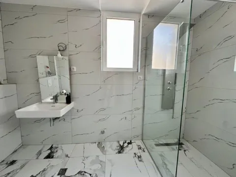 Prodaja, kuća, 84m², Tivat, Crna Gora - image 8