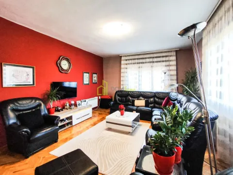 Prodaja, kuća, 250m², Tološi, Podgorica - image 24