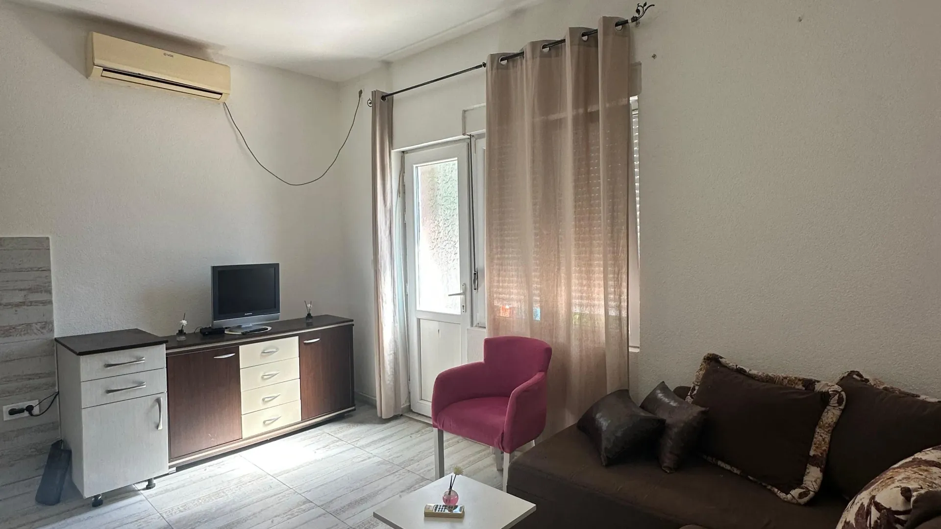 Izdavanje, jednosoban stan, 45m², Centar, Tivat