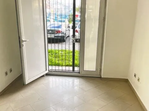 Izdavanje, poslovni prostor, 80m², Stari Aerodrom, Podgorica - image 3