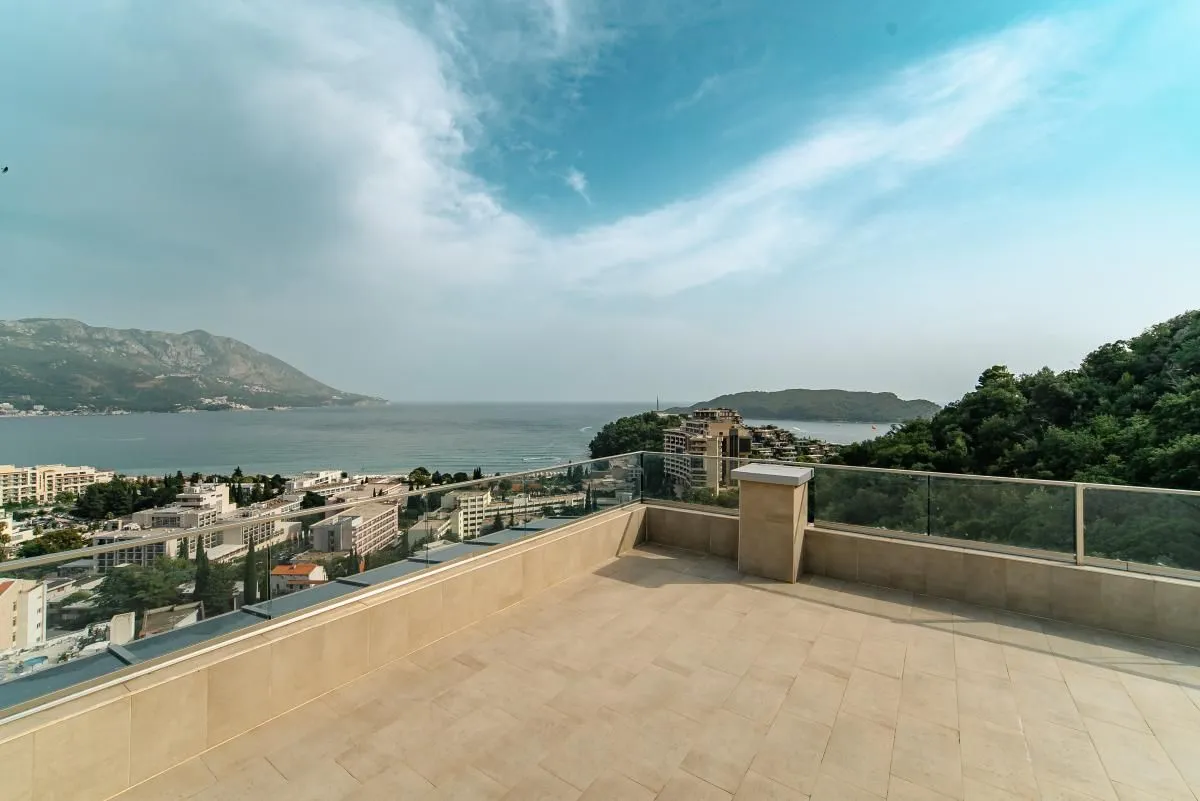 Sale, three bedroom apartment, 257m², Bečići, Budva