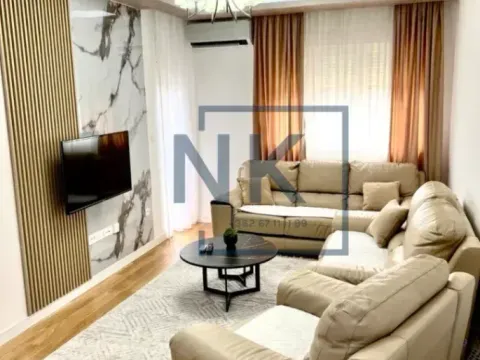 Izdavanje, jednosoban stan, 46m², Central Point, Podgorica