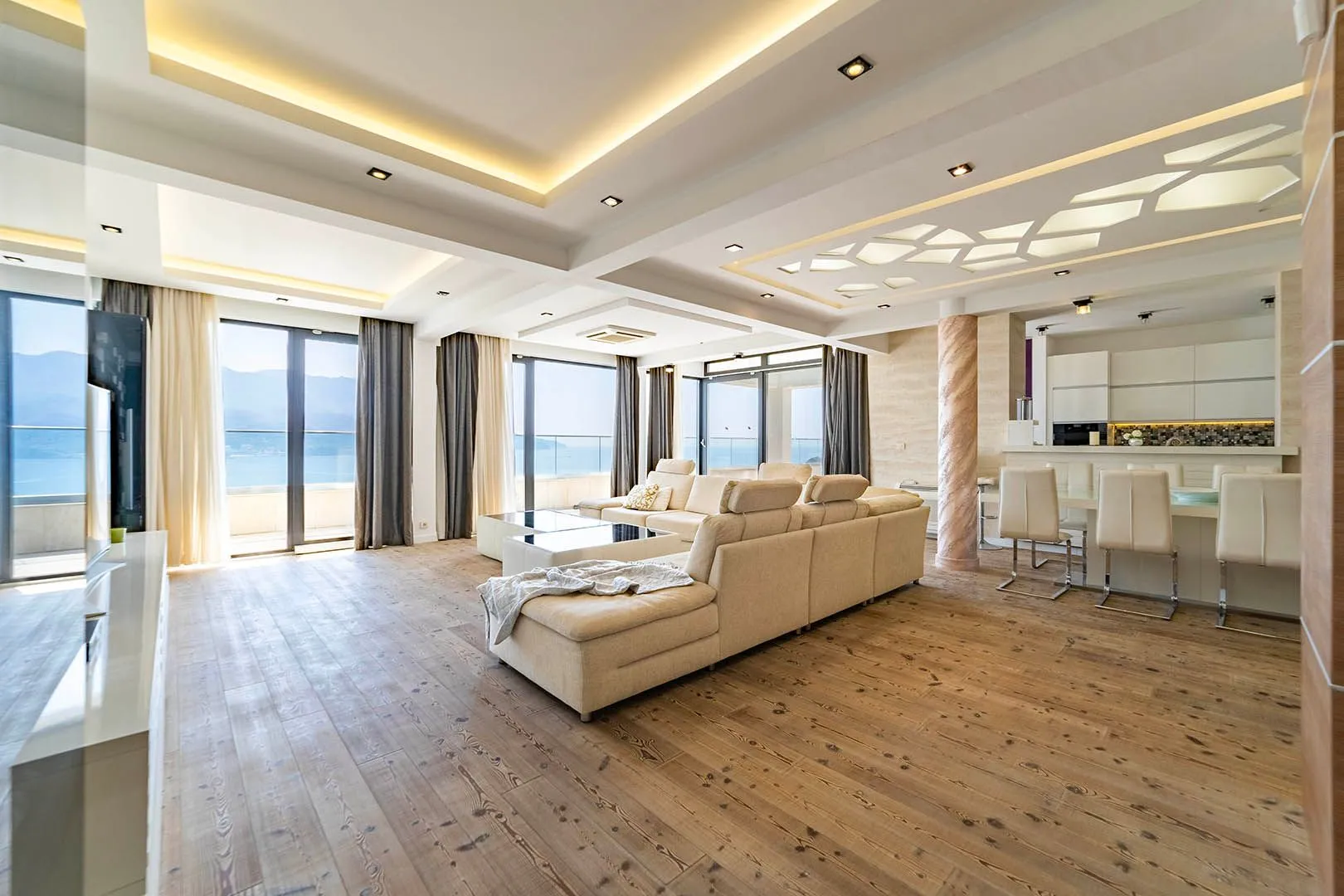 Sale, four bedroom apartment, 355m², Bečići, Budva