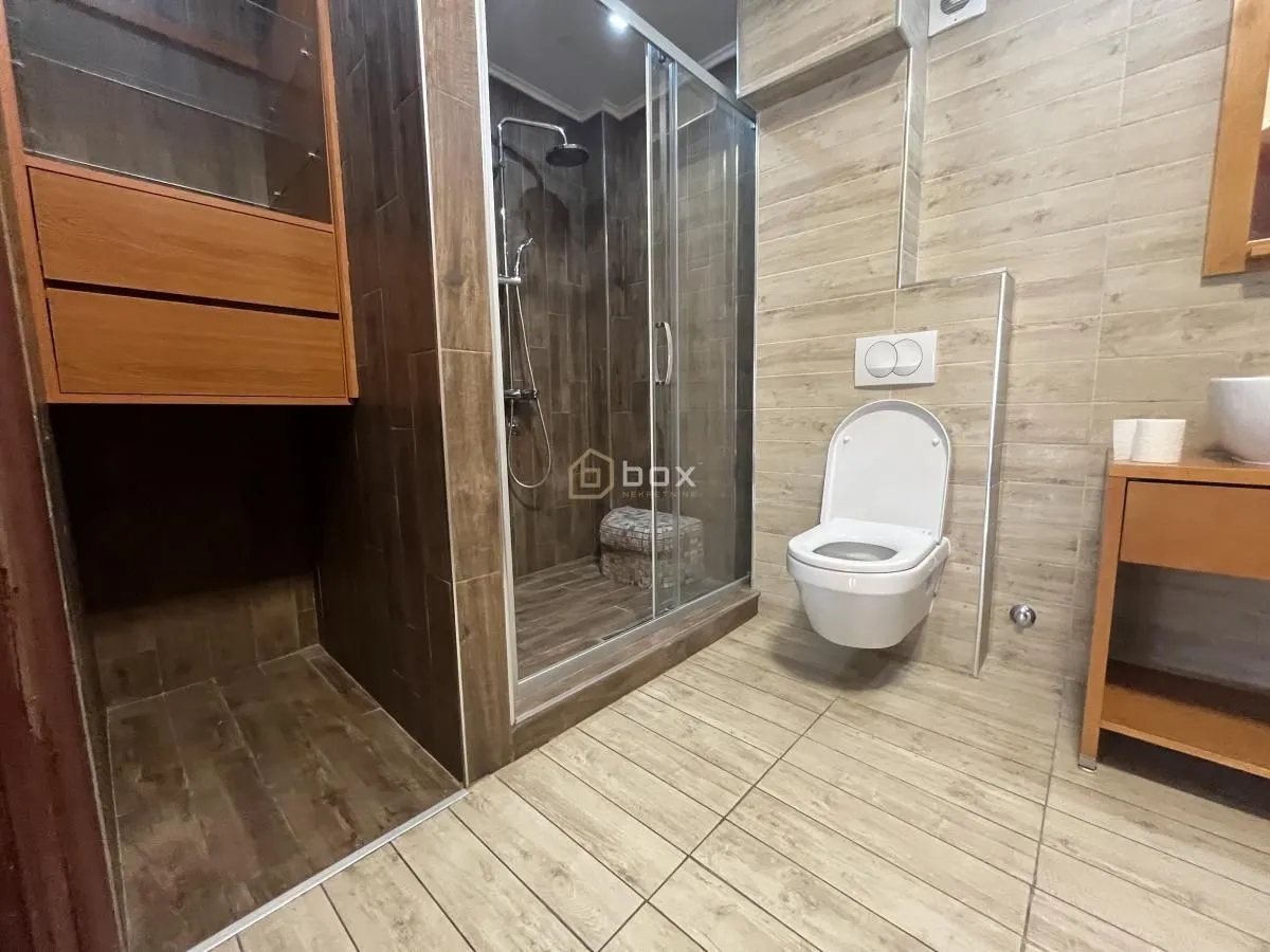 Izdavanje, trosoban stan, 121m², Pantelej, Niš