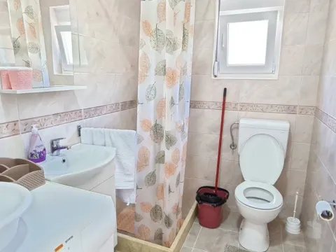 Izdavanje, kuća, 75m², Lastva Grbaljska, Kotor - image 6