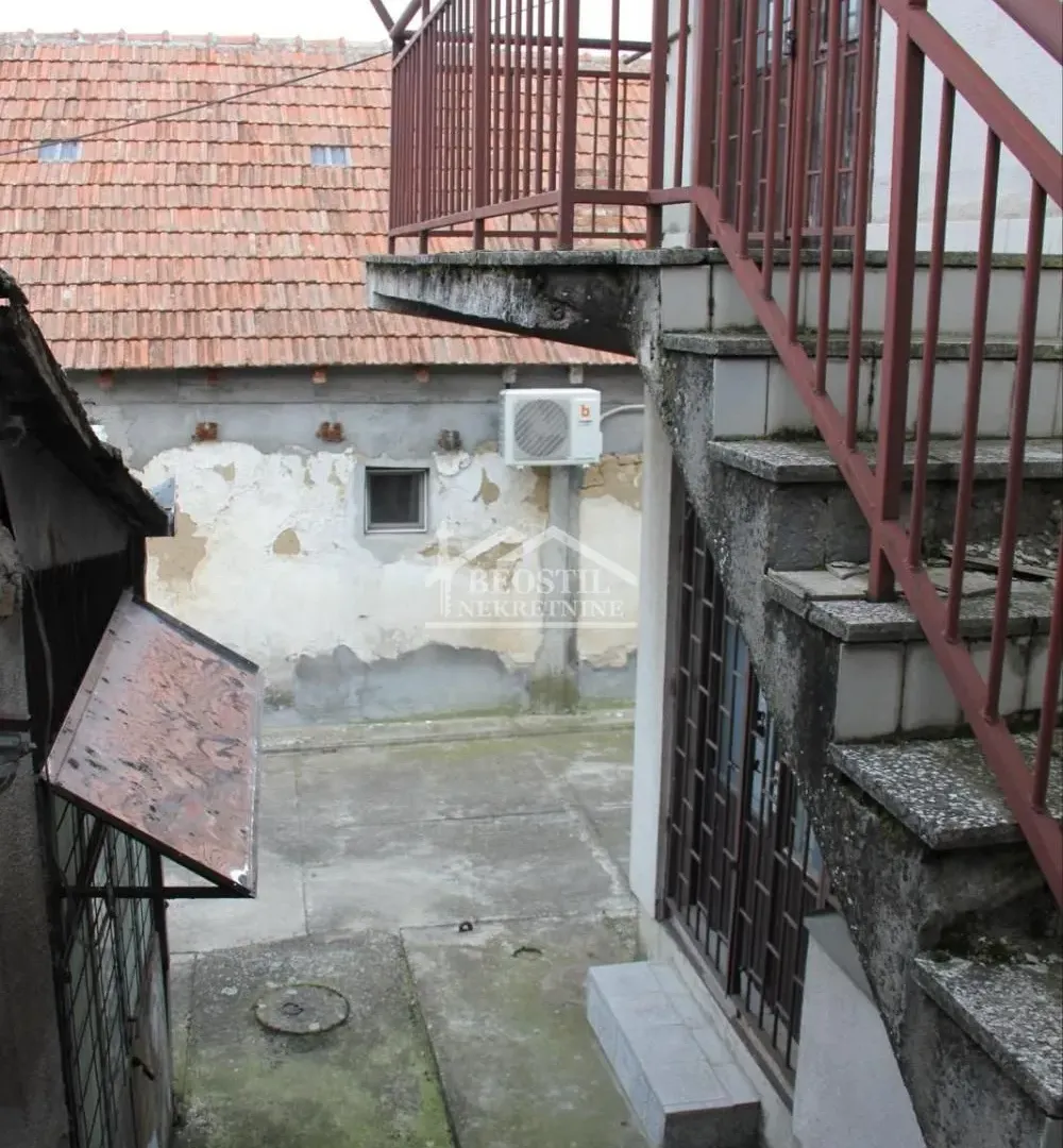 Sale, office space, 680m², Dobanovci, Surčin