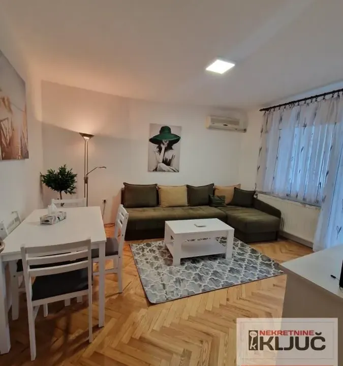 Izdavanje, dvosoban stan, 52m², Rotkvarija, Novi Sad Sve Podlokacije