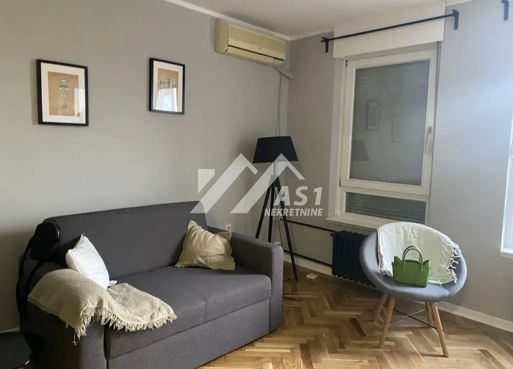 Izdavanje, dvosoban stan, 43m², Bulevar Oslobodjenja, Novi Sad Sve Podlokacije