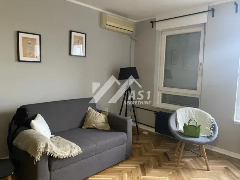 Izdavanje, dvosoban stan, 43m², Bulevar Oslobodjenja, Novi Sad Sve Podlokacije