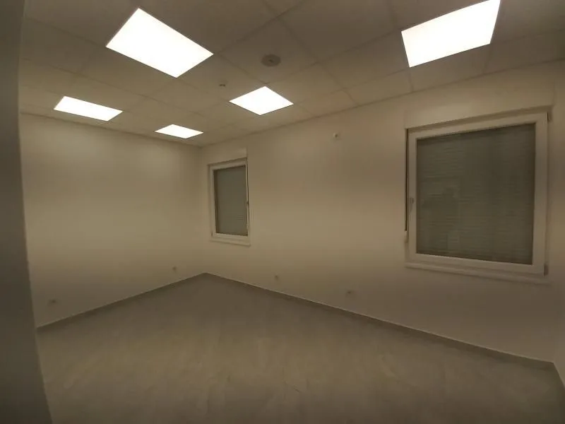 Sale, office space, 3100m², Ledine, Beograd
