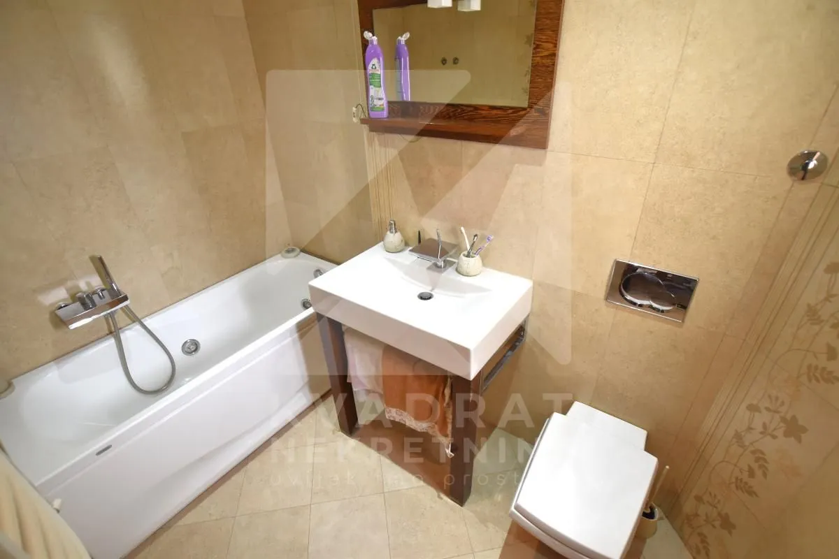 Rent, house, 370m², Zagorič, Podgorica