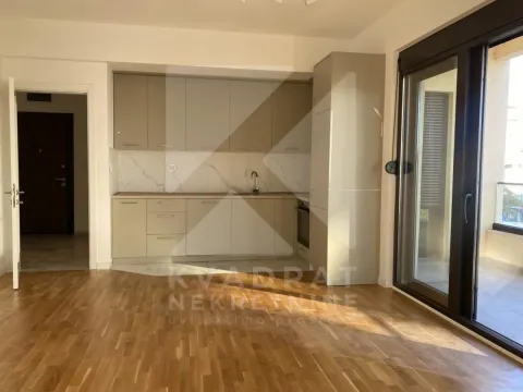 Izdavanje, poslovni prostor, 75m², Stara Varoš, Podgorica - image 2