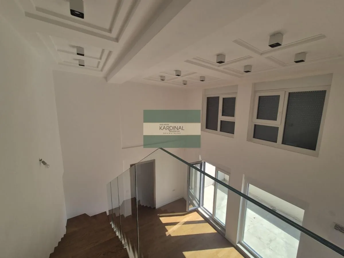 Prodaja, trosoban stan, 79m², Erdoglija, Kragujevac