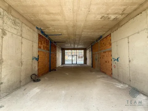 Izdavanje, poslovni prostor, 120m², Stari Aerodrom, Podgorica - image 5