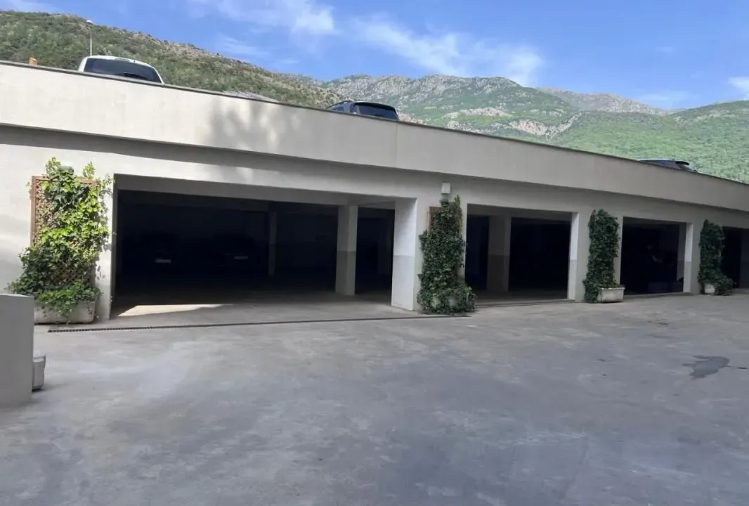 Sale, office space, 660m², Bečići, Budva