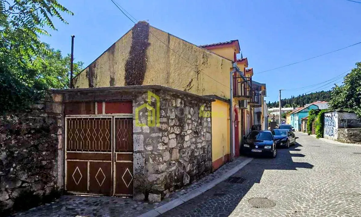 Prodaja, kuća, 180m², Stara Varoš, Podgorica