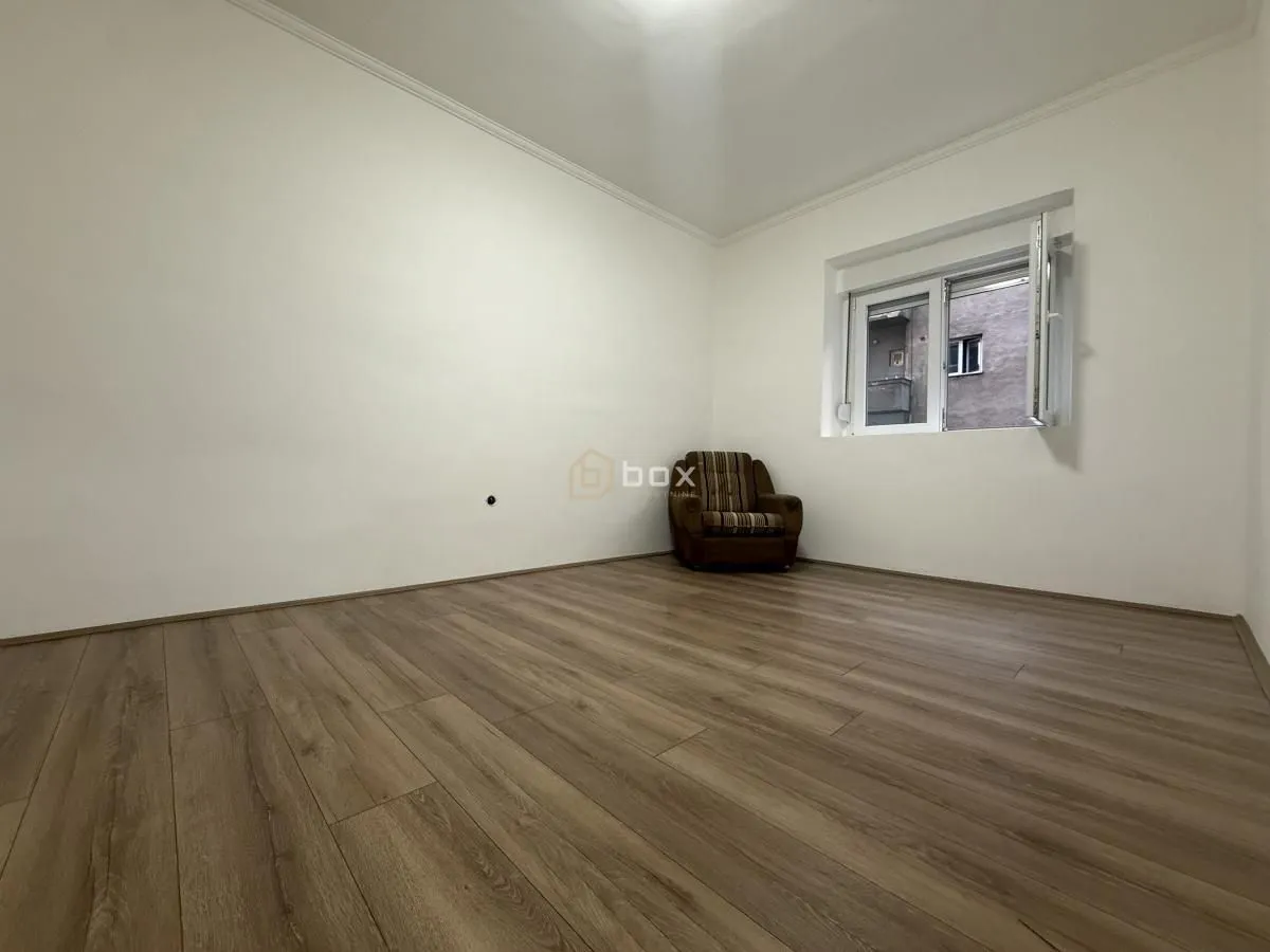 Rent, office space, 46m², Medijana, Niš