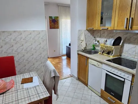 Izdavanje, dvosoban stan, 71m², Stari Aerodrom, Podgorica - image 12
