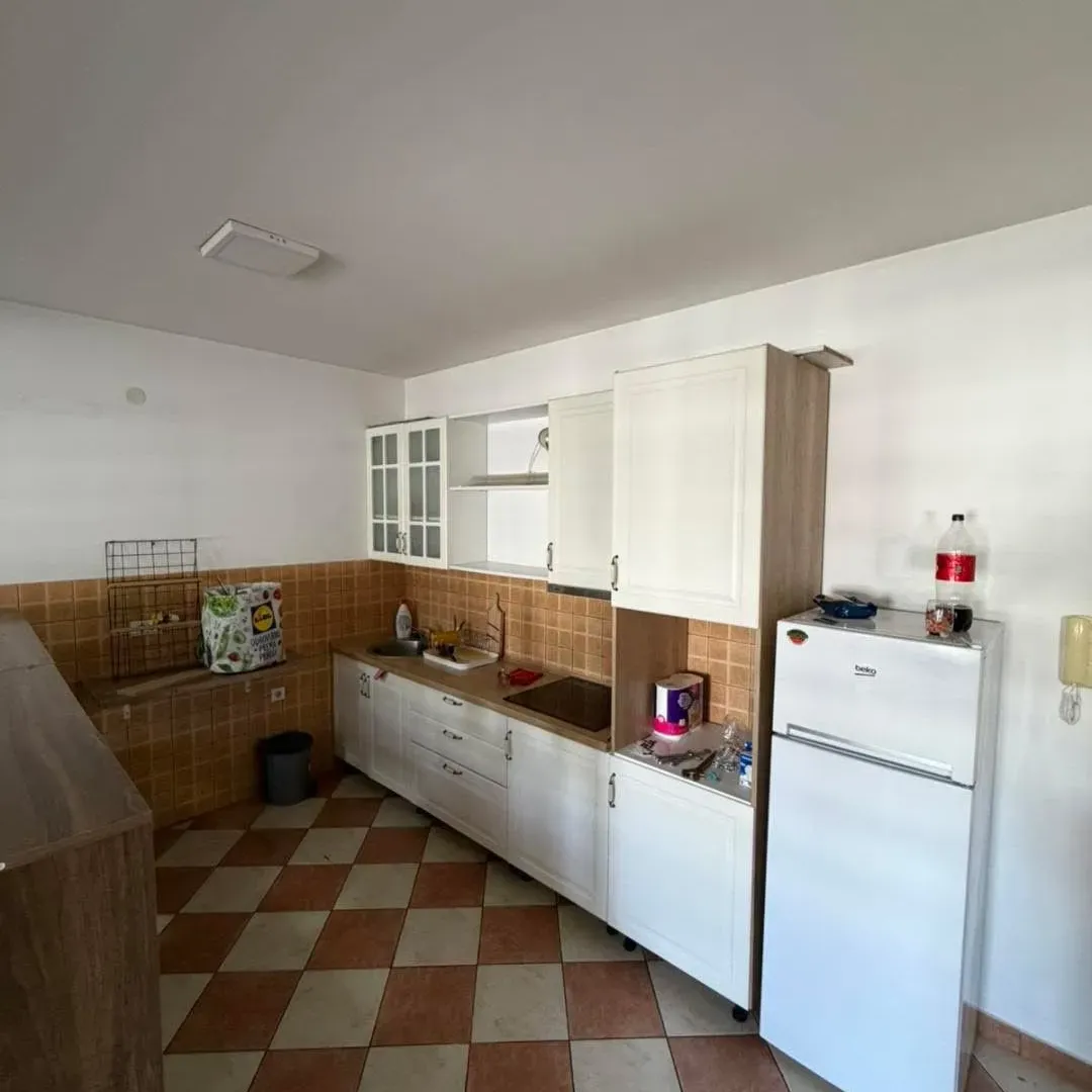 Izdavanje, dvosoban stan, 74m², Popovići, Bar