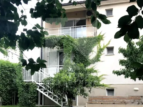 Izdavanje, kuća, 240m², Donja Gorica, Podgorica - image 25