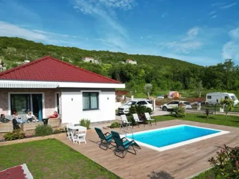 Izdavanje, kuća, 90m², Budva, Crna Gora
