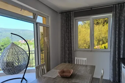 Izdavanje, trosoban stan, 147m², Đenovići, Herceg Novi - image 4