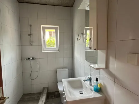 Izdavanje, kuća, 180m², Krašići, Tivat - image 34