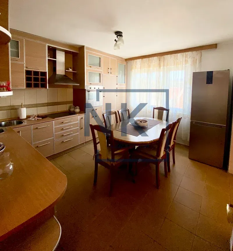 Izdavanje, dvosoban stan, 90m², Tološi, Podgorica