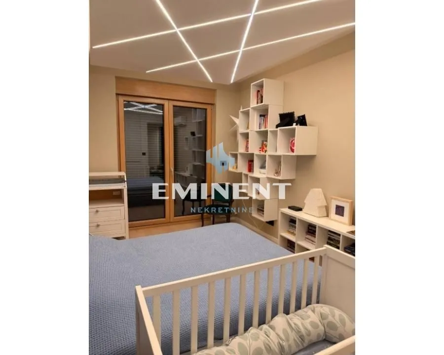 Izdavanje, trosoban stan, 103m², Stari Grad, Beograd