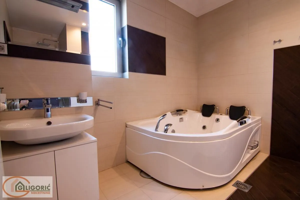 Sale, four bedroom apartment, 109m², Stari Grad, Beograd