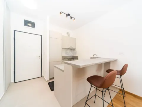 Izdavanje, jednosoban stan, 37m², Stari Aerodrom, Podgorica - image 4