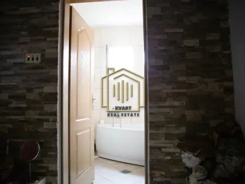 Sale, house, 200m², Zabjelo, Podgorica - image 11