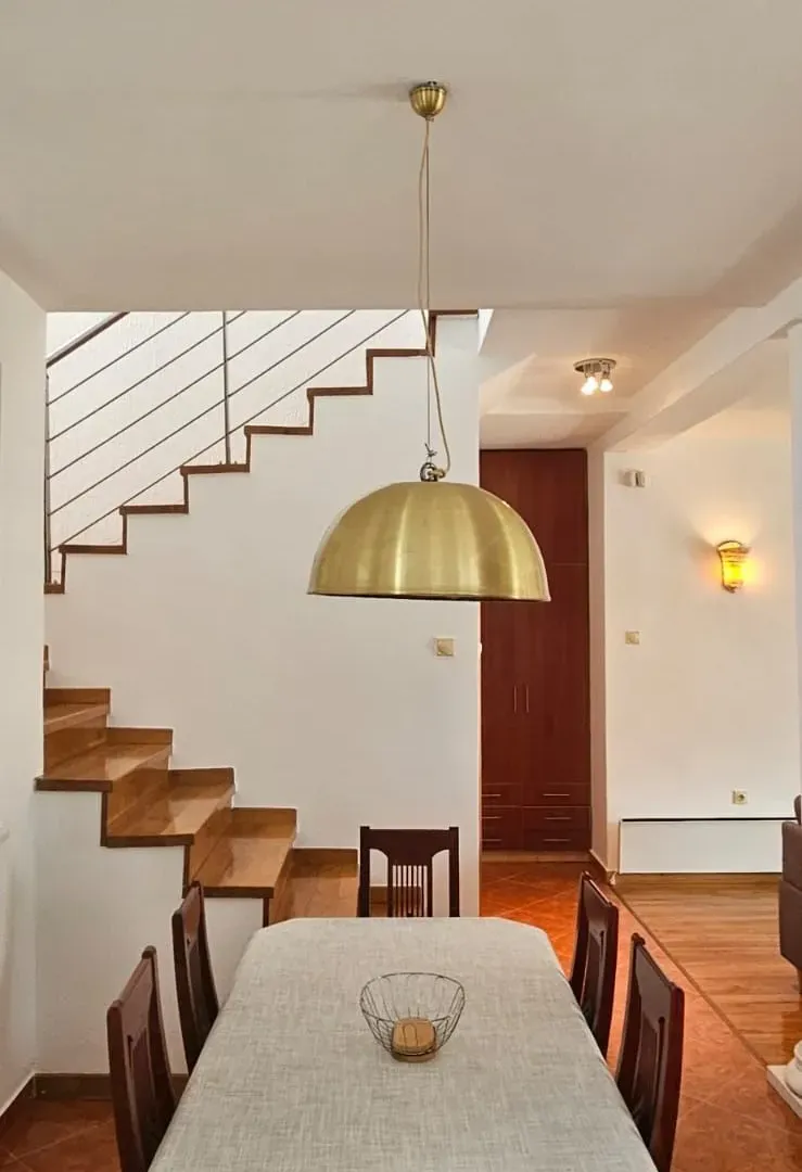 Izdavanje, kuća, 180m², Krimovica, Kotor