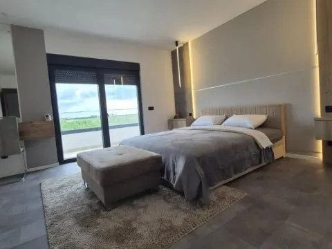 Rent, house, 250m², Zemun Ugrinovci, Zemun Sve Podlokacije - image 9