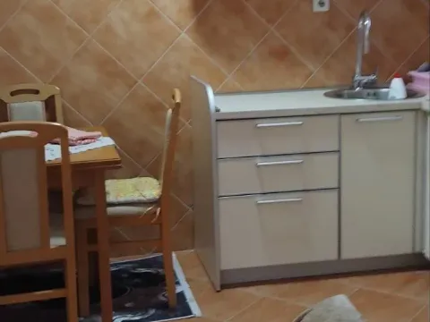 Izdavanje, jednosoban stan, 47m², Centar, Tivat - image 2