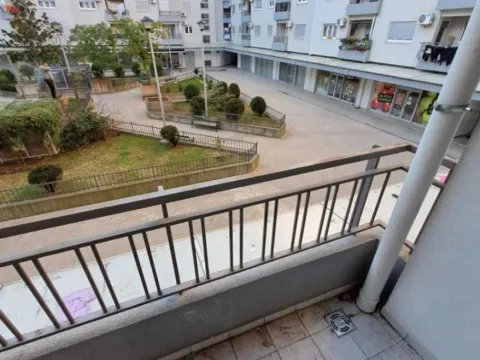 Prodaja, jednosoban stan, 50m², Pobrežje, Podgorica - image 2