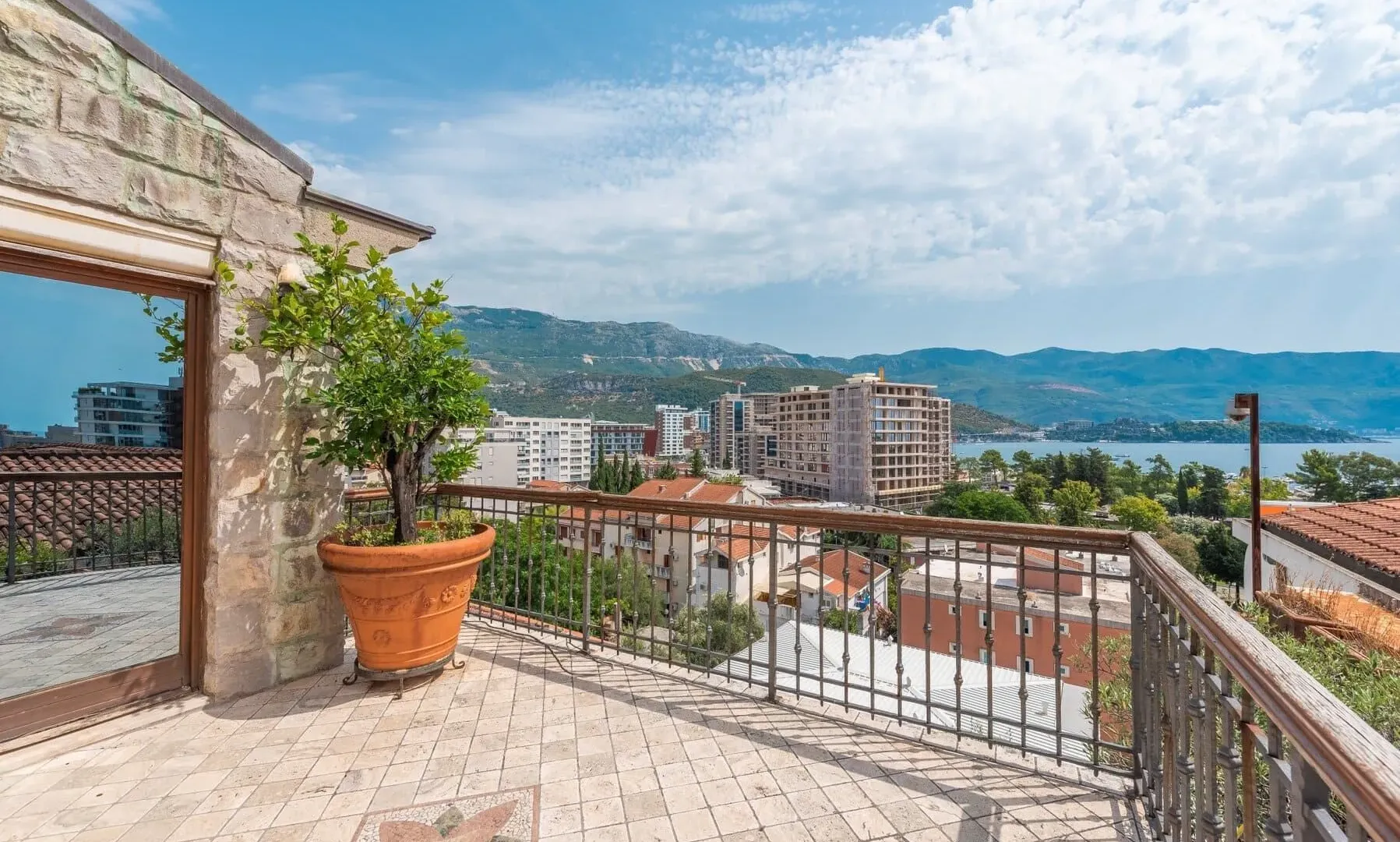 Sale, house, 1264m², Gospoština, Budva