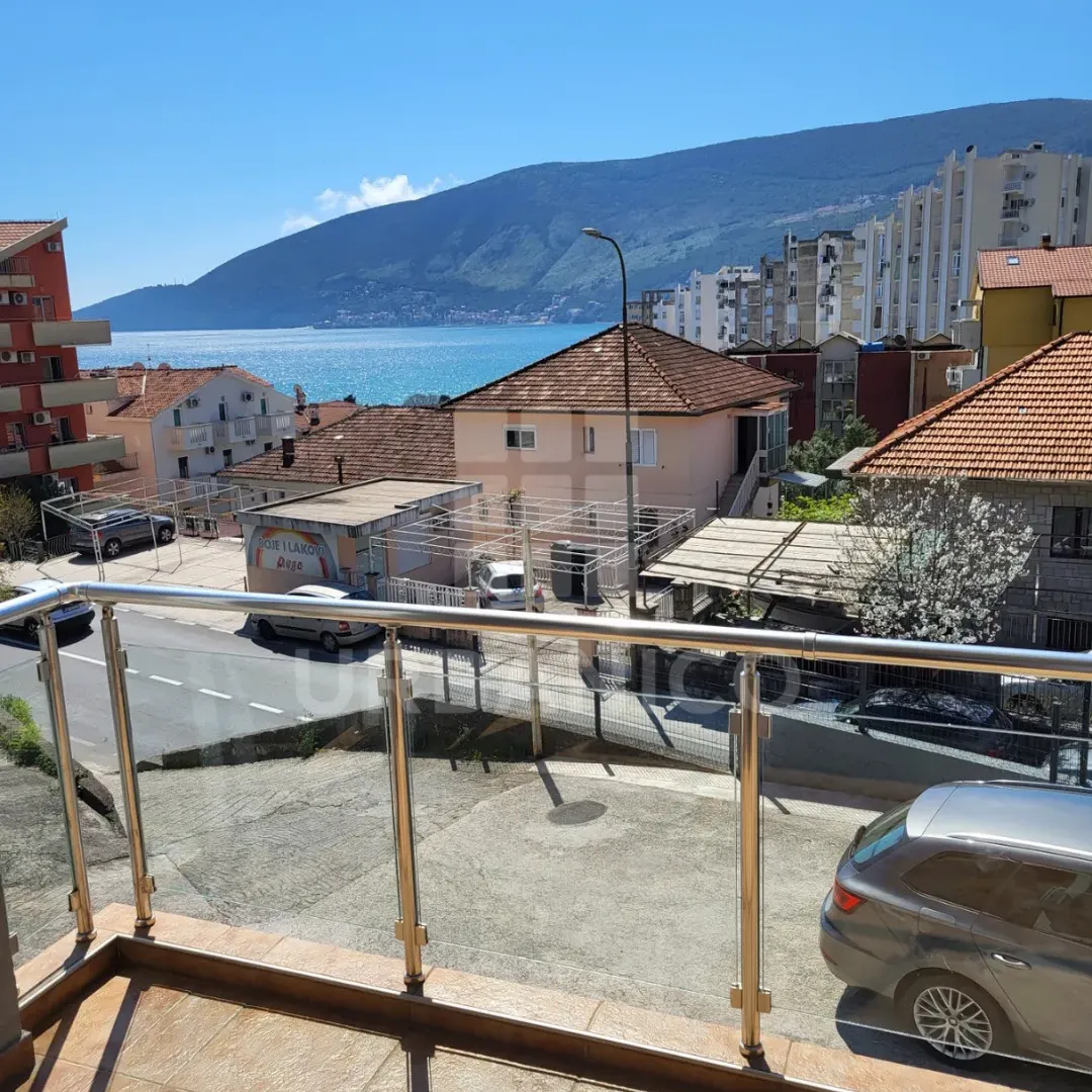 Izdavanje, dvosoban stan, 71m², Igalo, Herceg Novi