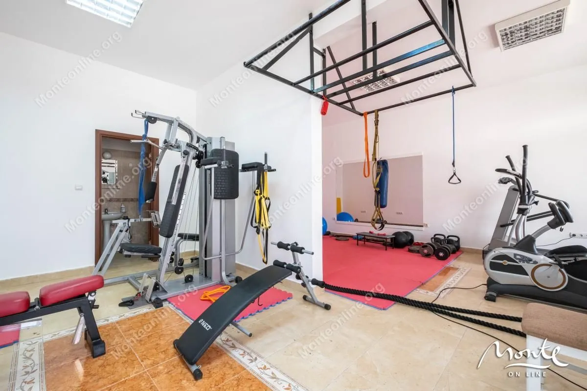 Prodaja, dvosoban stan, 48m², Dobrota, Kotor