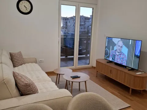 Izdavanje, jednosoban stan, 47m², Pobrežje, Podgorica - image 12