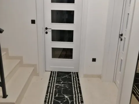 Izdavanje, kuća, 180m², Gornja Gorica, Podgorica - image 17