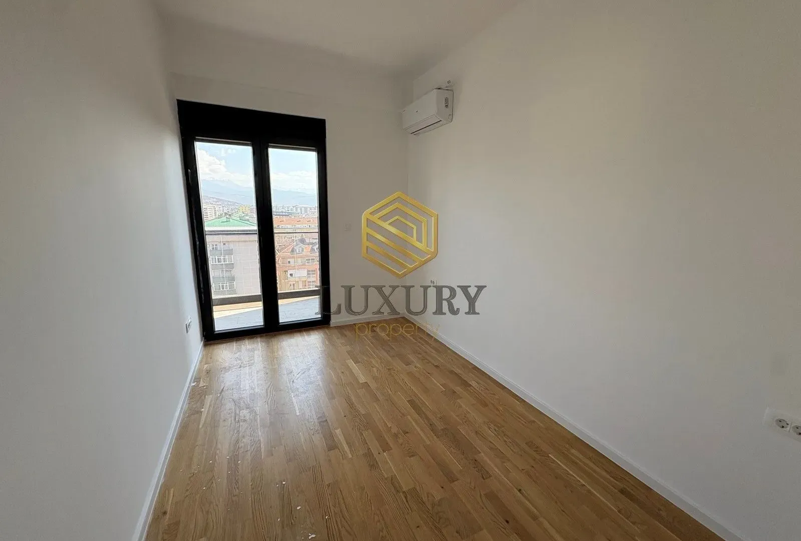 Rent, apartment, 275m², Stari Aerodrom, Podgorica