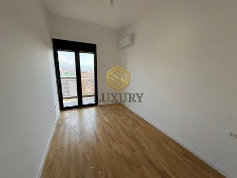 Rent, apartment, 275m², Stari Aerodrom, Podgorica - image 3