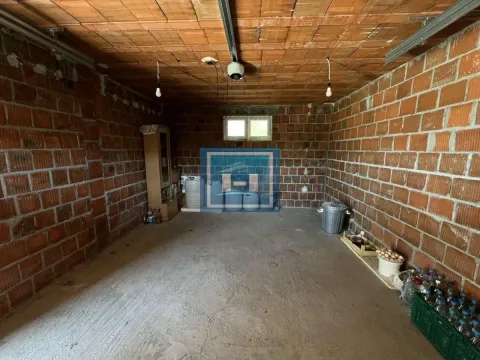 Prodaja, kuća, 271m², Šantarovac, Jagodina - image 23