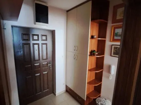 Izdavanje, jednosoban stan, 38m², Blok 9, Podgorica - image 2